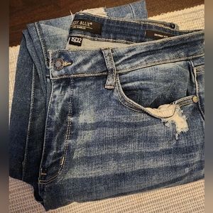 Judy Blue gently worn size 15/32 distressed with paint splash jeans